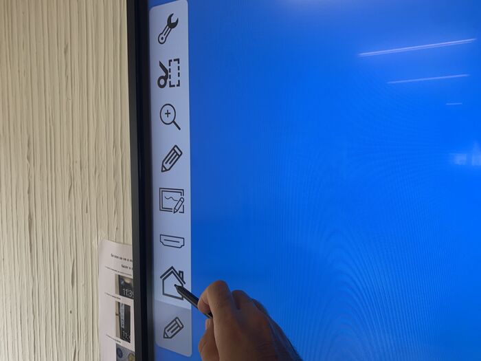 Clevertouch-1.jpg